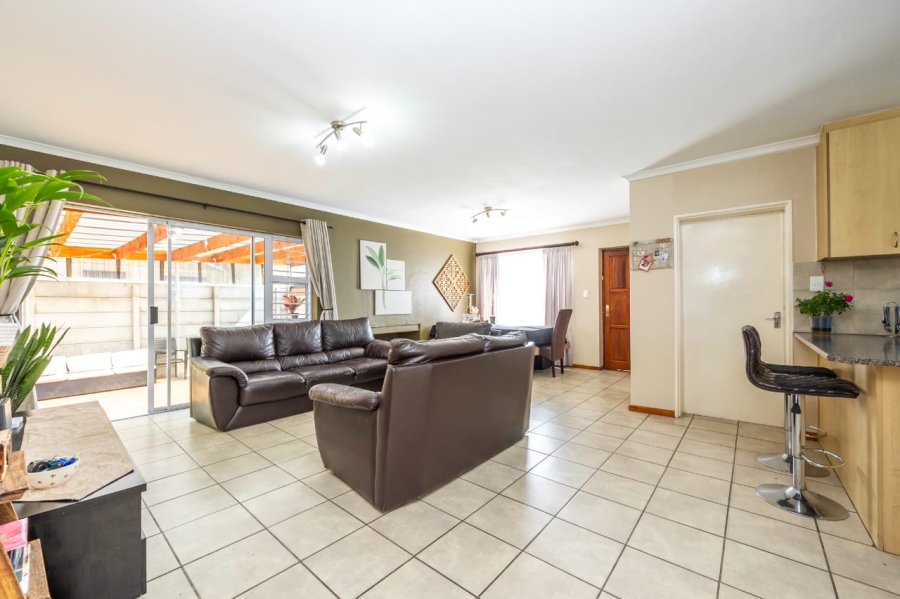 3 Bedroom Property for Sale in Eikenbosch Western Cape